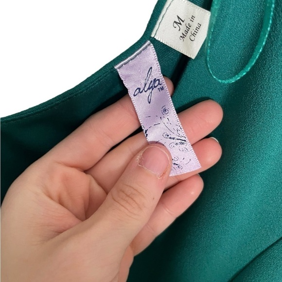 Francesca’s Alya Green Open Keyhole Back Mini Dress Medium - Picture 2 of 6